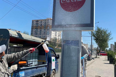 Автобусны буудлуудыг ариутгаж цэвэрлэж байна