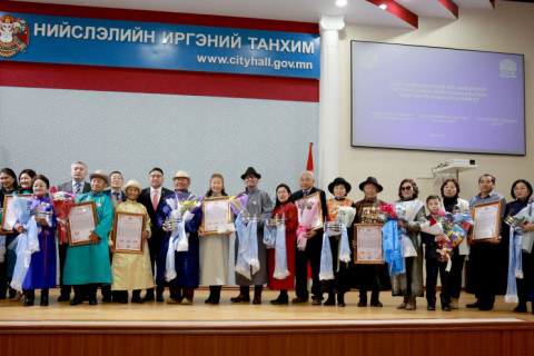 Сонгинохайрханаас гурван иргэн нийслэлийн тэргүүний өрхөөр шалгарлаа