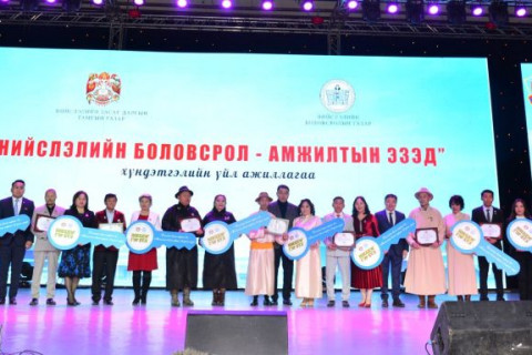 65 дугаар сургуулийн багш Ж.Отгонбаяр, Г.Эрдэнэчимэг нарт түрээслээд өмчлөх орон сууцтай боллоо