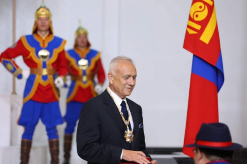 Монгол бахархлын өдрөөр академич Д.Доржготов,  Жэк Уэтерфорд нарт Чингисийн одон хүртлээ