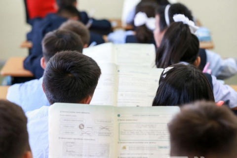 Англи хэлийг гуравдугаар ангиас заахаар төлөвлөсөн гэж сайд Л.Энх-Амгалан мэдэгдлээ