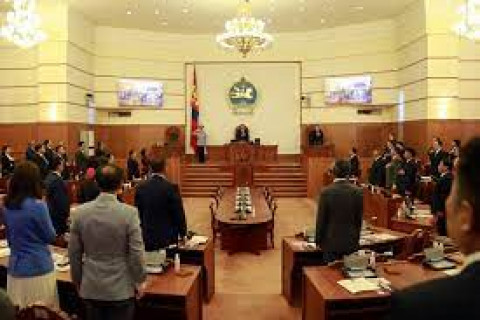 Намрын чуулган эхэллээ