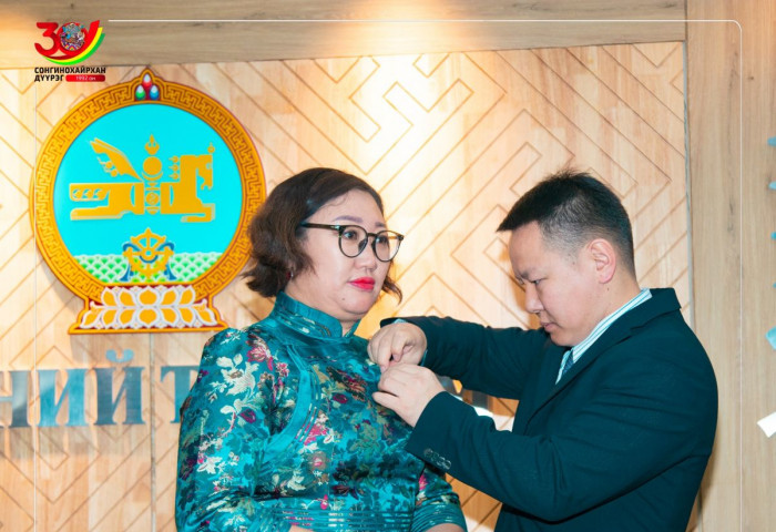 Дүүргийн энэ оны  шилдэг хүмүүс,  тэргүүний шилдэг байгууллагууд шагнууллаа