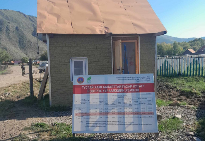 Автомашин бүрээс үндэслэлгүйгээр 6000 төгрөг хурааж байсныг зогсоов