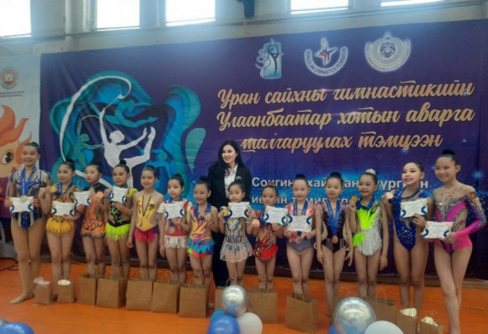 Уран гимнастикийн улсын аваргын тэмцээн эхэллээ