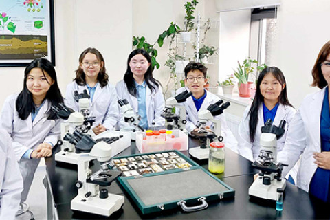 Монгол багш, сурагчид Кэмбрижийн шинжлэх ухааны тэмцээнд түрүүлжээ